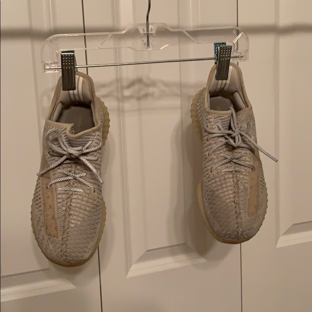 CHILDREN’S YEEZY U.S. SIZE 3